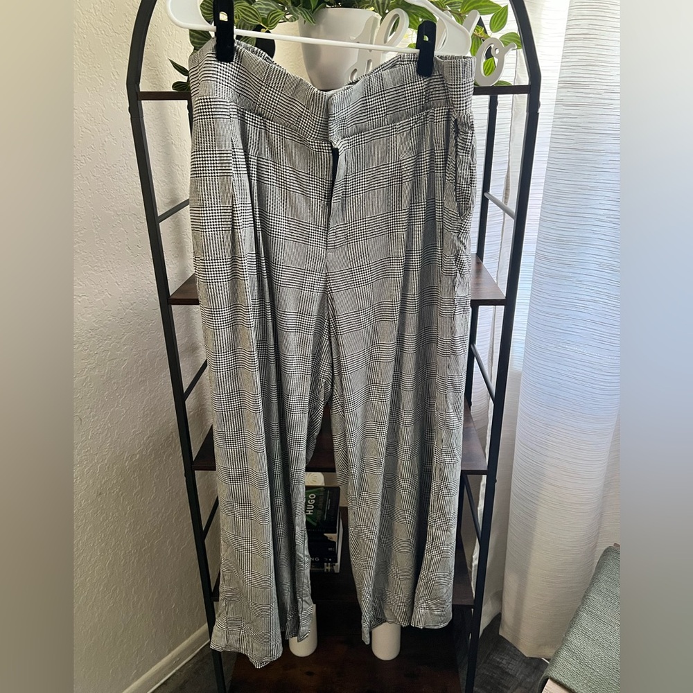 Torrid Gray Checkered Wide-Leg Pants - Picture 3 of 4